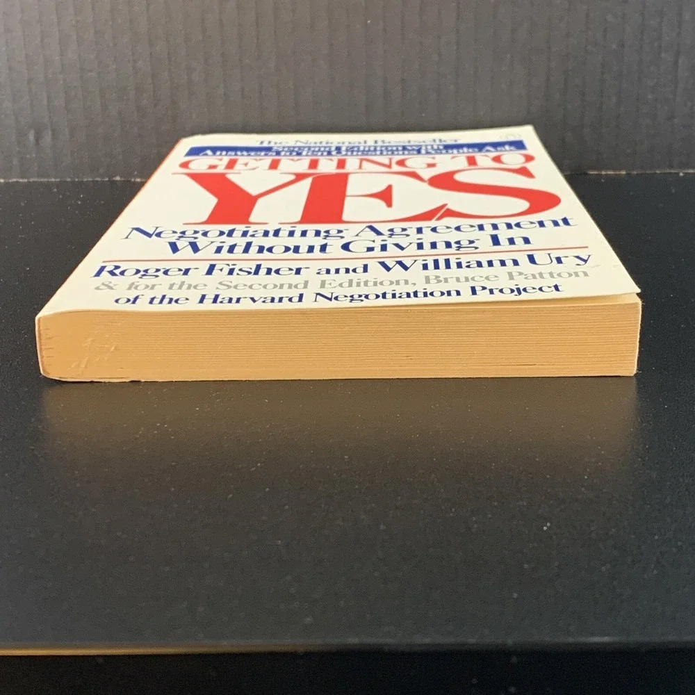 Getting to Yes : Negotiating Agreement‎ Without Giving In [Paperback 1991]